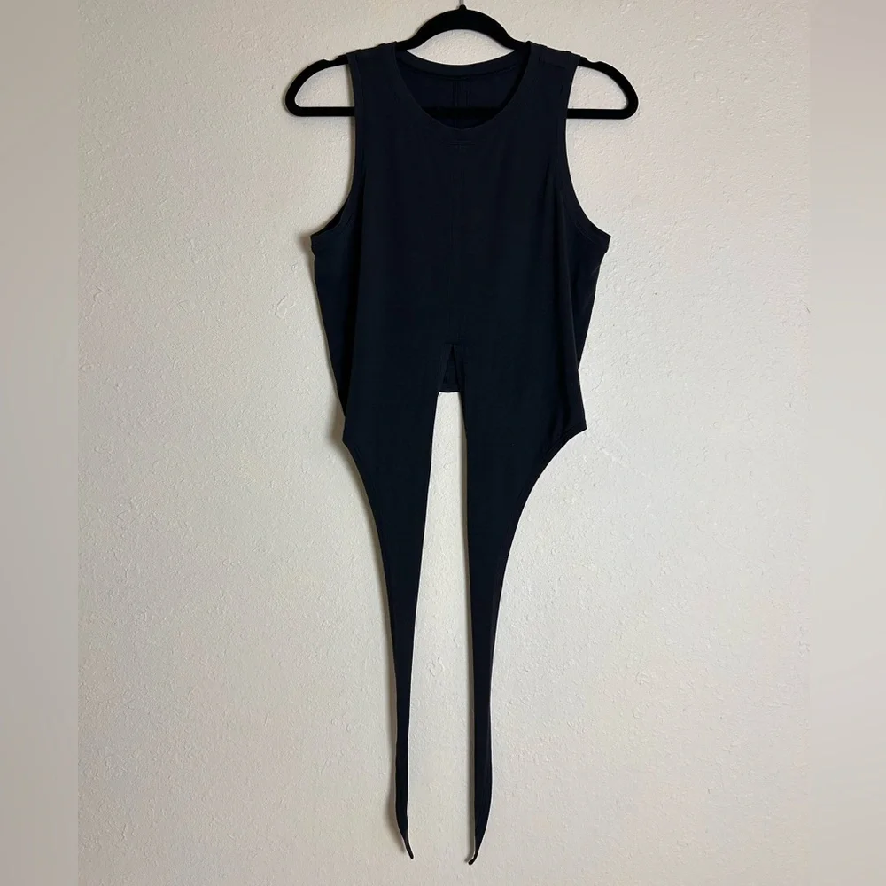 Lululemon time to restore tank top - Picture 3 of 8